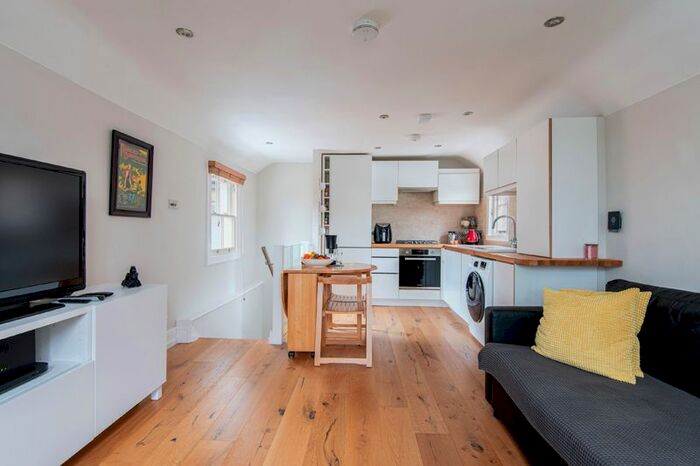 1 Bedroom Flat To Rent In Bishops Road, Highgate, London, N6