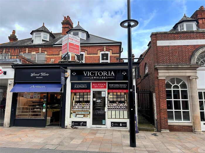 1 Bedroom Flat For Sale In High Street, Camberley, Surrey, GU15