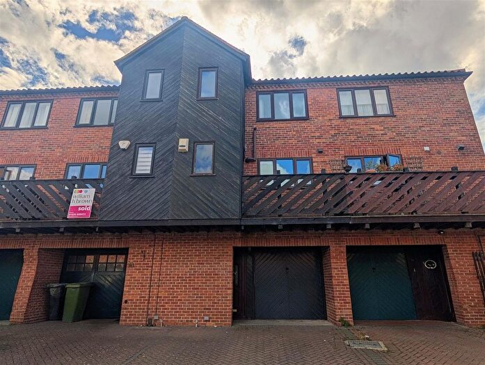 3 Bedroom Town House For Sale In Tannery Wharf, Newark, NG24
