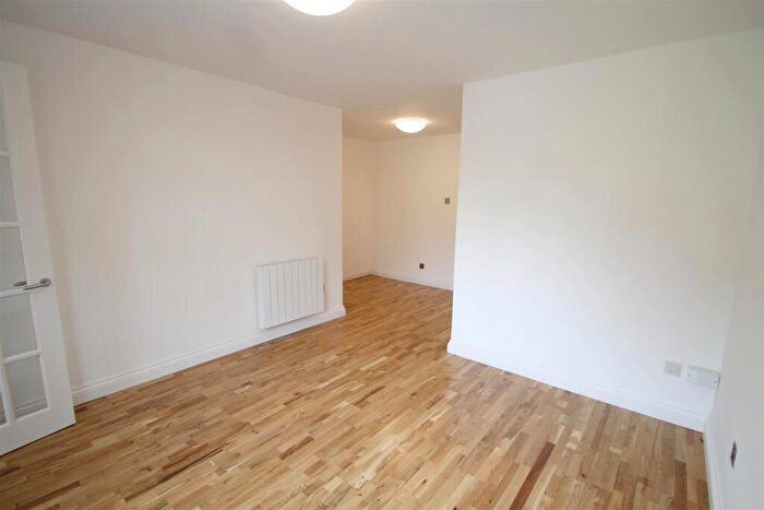1 Bedroom Apartment To Rent In Thornaby Court, Cardiff Bay ( Bed), CF10
