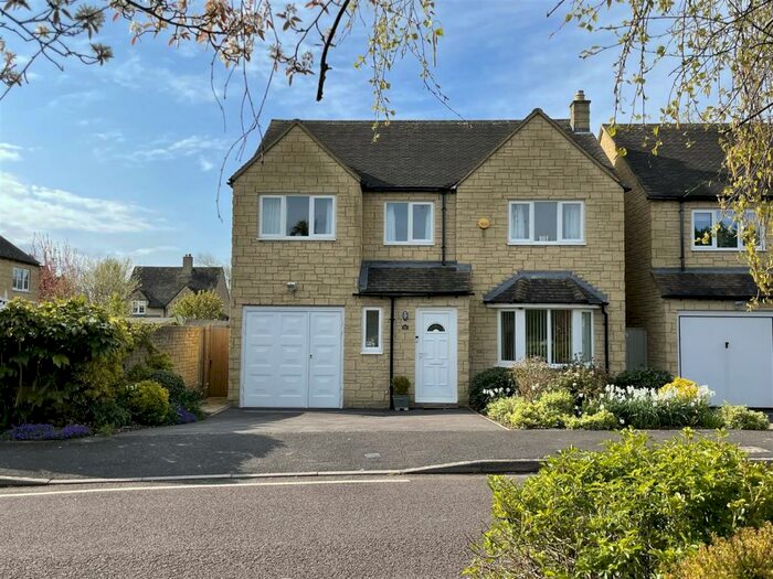 4 Bedroom Detached House For Sale In Green Lake Close, Bourton-on-the-Water, GL54