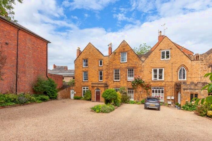 2 Bedroom Flat To Rent In Dashwood Road, Banbury, OX16