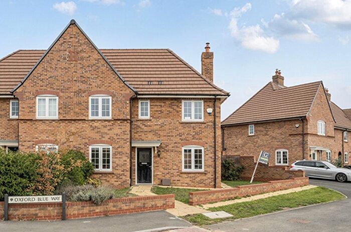 3 Bedroom Semi-Detached House For Sale In Oxford Blue Way, Stewartby, Bedford, MK43