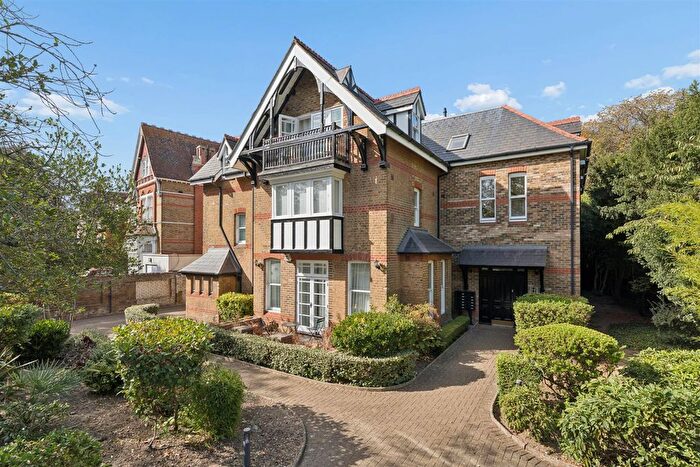 2 Bedroom Flat To Rent In North Common Road, Ealing, London, W5