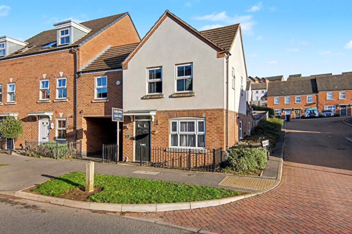 3 Bedroom End Of Terrace House For Sale In Queen Elizabeth Road, Nuneaton, CV10