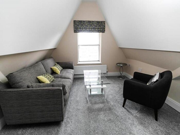 2 Bedroom Flat To Rent In Ninian Road, Cardiff, CF23