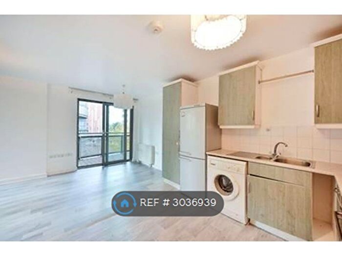 1 Bedroom Flat To Rent In Ebbett Court, London, W3