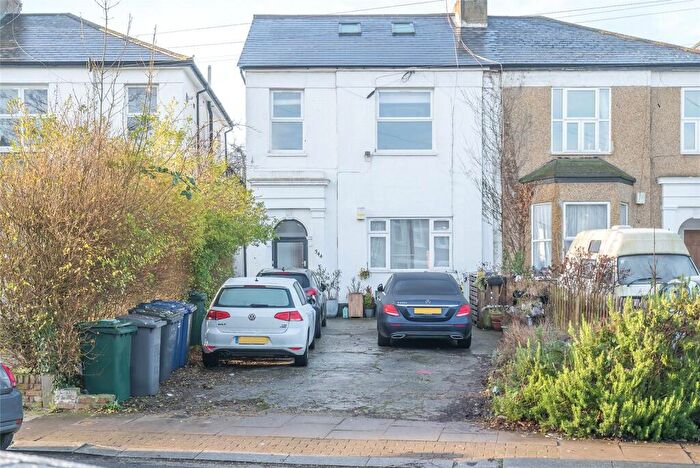 1 Bedroom Maisonette For Sale In Long Lane, London, N2