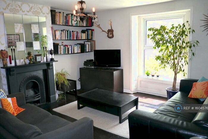 3 Bedroom Flat To Rent In West Park, Bristol, BS8