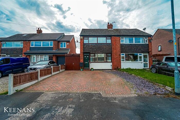 2 Bedroom Semi-Detached House For Sale In Brook Drive, Tyldesley, Manchester, M29