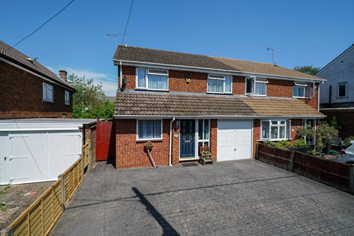 4 Bedroom Semi-Detached House For Sale In Folly Lane, Caddington, LU1
