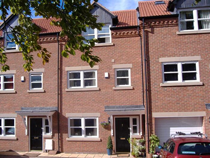 3 Bedroom Town House For Sale In Victoria Mews, Whickham, NE16