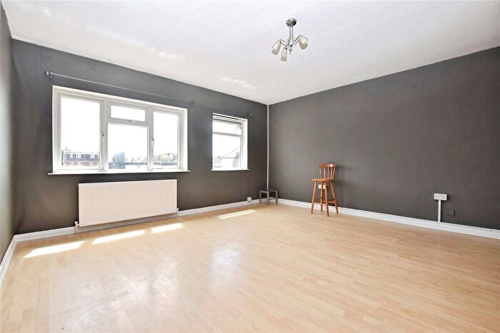 1 Bedroom Flat To Rent In Cherry Tree Lane, Rainham, RM13