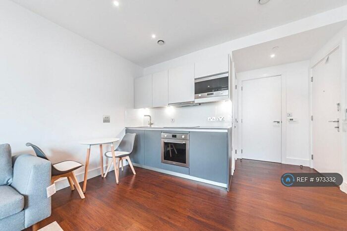 Studio To Rent In Maine Tower, London, E14