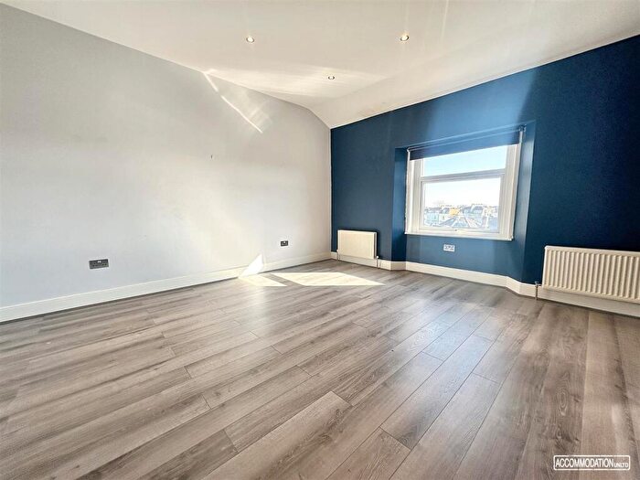 2 Bedroom Flat To Rent In Cotham Road, Cotham, BS6