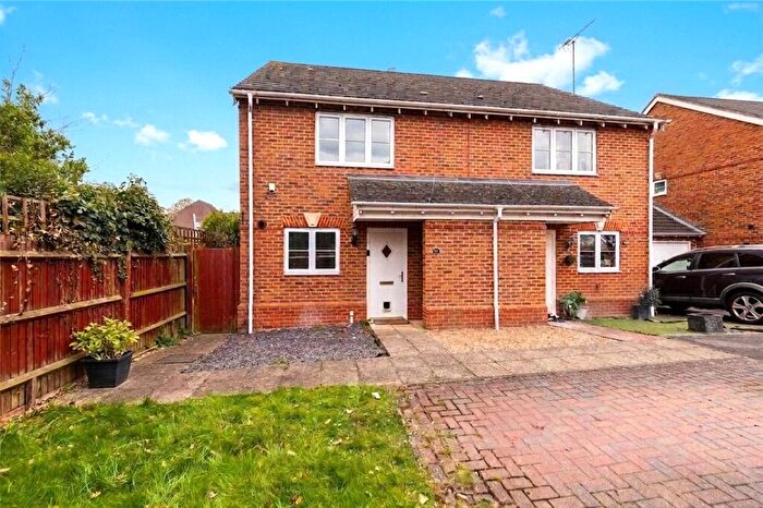 3 Bedroom End Of Terrace House To Rent In Little Horse Close, Earley, Reading, Berkshire, RG6