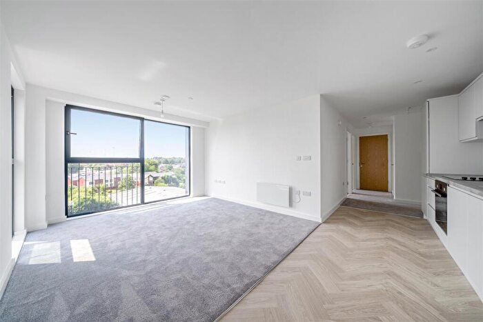 2 Bedroom Flat To Rent In Willow Court, Salford, M6