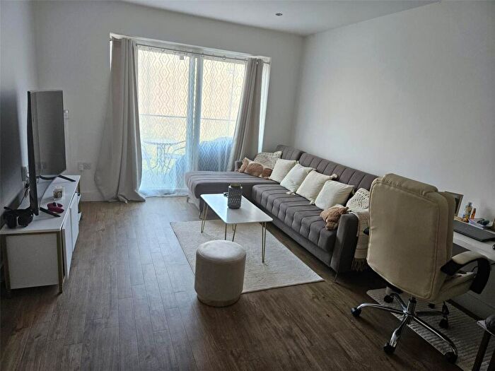 2 Bedroom Apartment To Rent In Brooklands Court, Bedfordshire, LU2