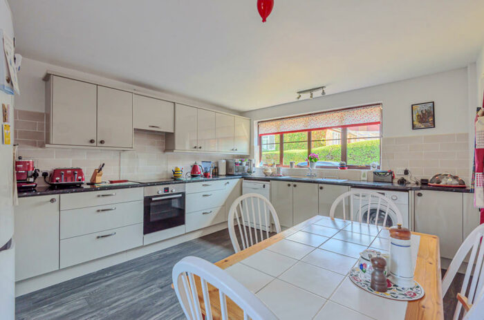 4 Bedroom Bungalow For Sale In York Drove, Nomansland, Salisbury, Wiltshire, SP5