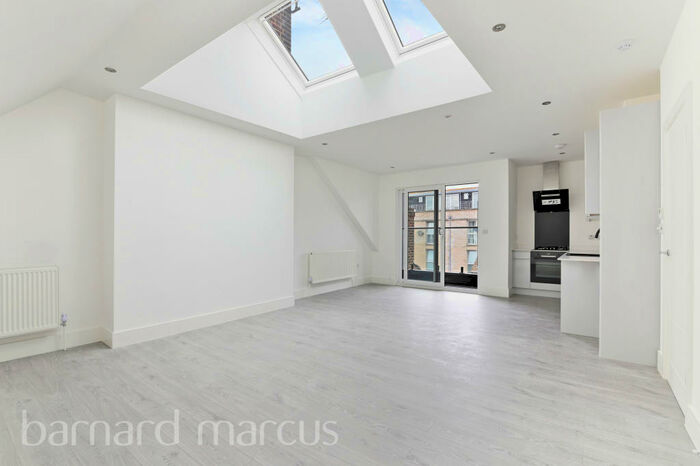 2 Bedroom Apartment To Rent In High Street, Epsom, KT19