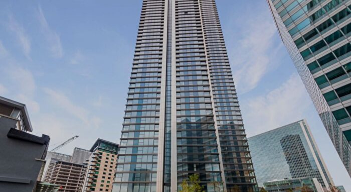 3 Bedroom Apartment To Rent In Marsh Wall, Hampton Tower, E14