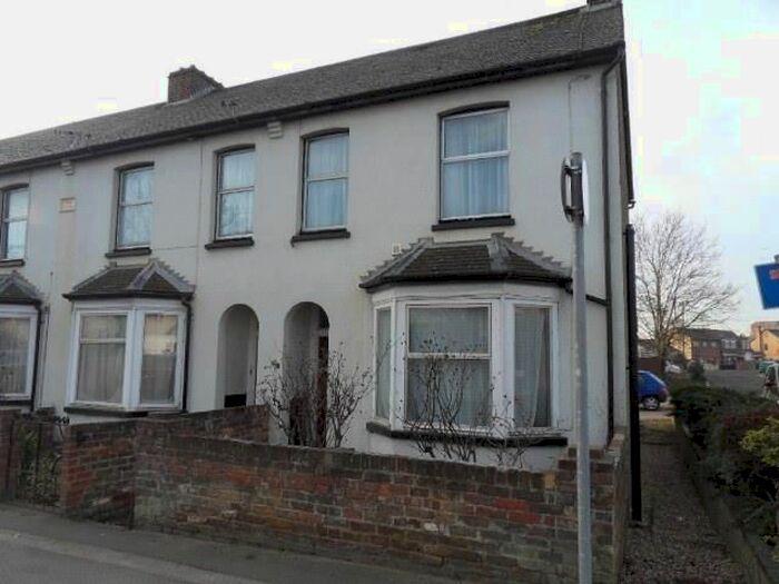 Studio To Rent In London Road, Langley, Slough, SL3