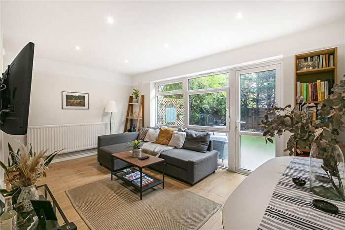 2 Bedroom Maisonette For Sale In Clarence Lane, London, SW15