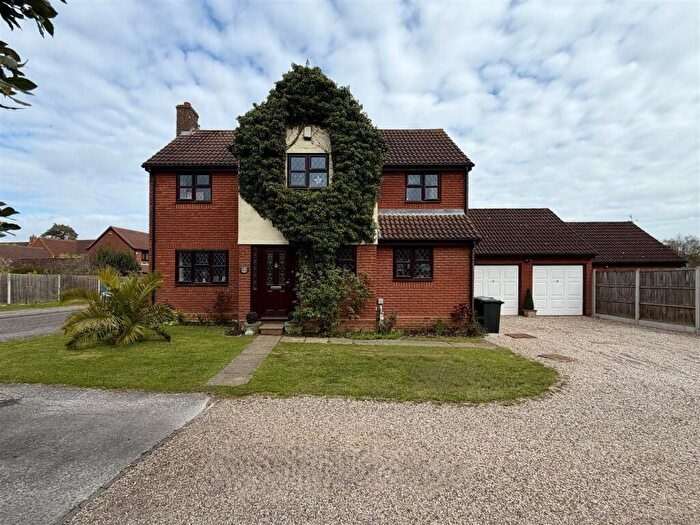 5 Bedroom Detached House For Sale In Vicarage Meadow, Southminster, CM0