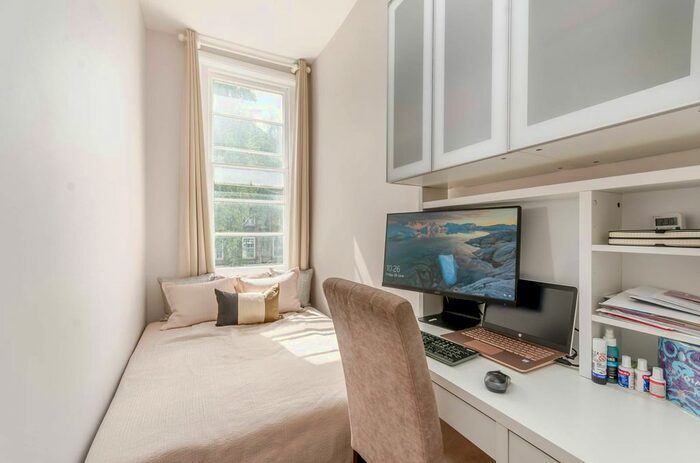 2 Bedroom Flat To Rent In Cliff Road, Camden, London, NW1