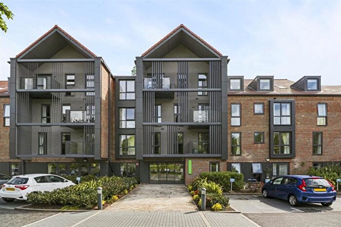 1 Bedroom Flat For Sale In Guildford, Surrey, GU1