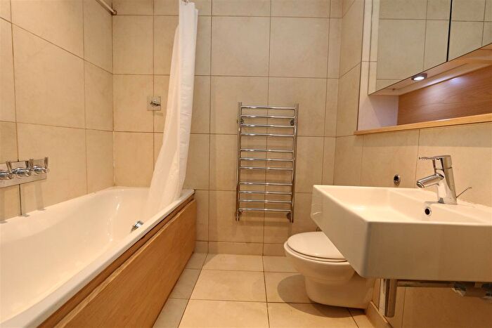 1 Bedroom Flat To Rent In Times Square, London, E1