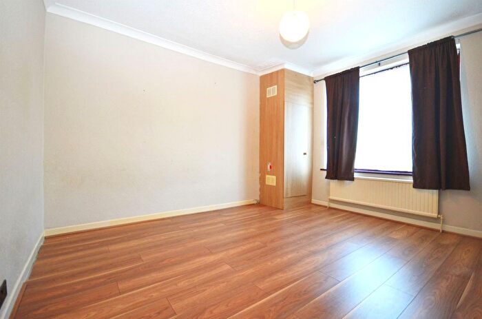 4 Bedroom Terraced House To Rent In Grosvenor Crescent, London, NW9
