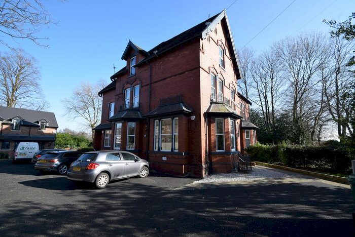 2 Bedroom Flat To Rent In Heaton Norris, Stockport, Cheshire SK4