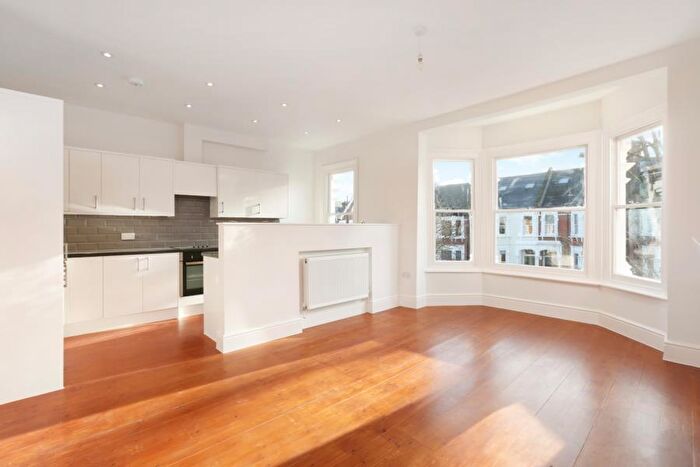 2 Bedroom Apartment To Rent In Hillfield Road, West Hampstead, NW6