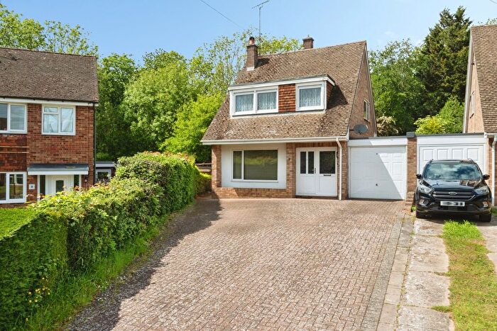 3 Bedroom Link Detached House For Sale In Andrews Close, Robertsbridge, East Sussex, TN32