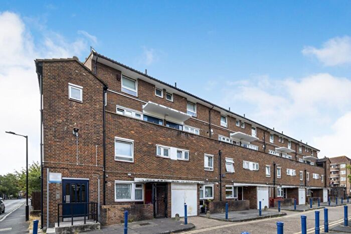 3 Bedroom Flat To Rent In Congreve Street London, SE17