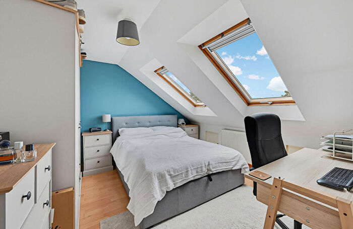 2 Bedroom Terraced House To Rent In Morland Close, : Bed Rec Bath Furn, CR4