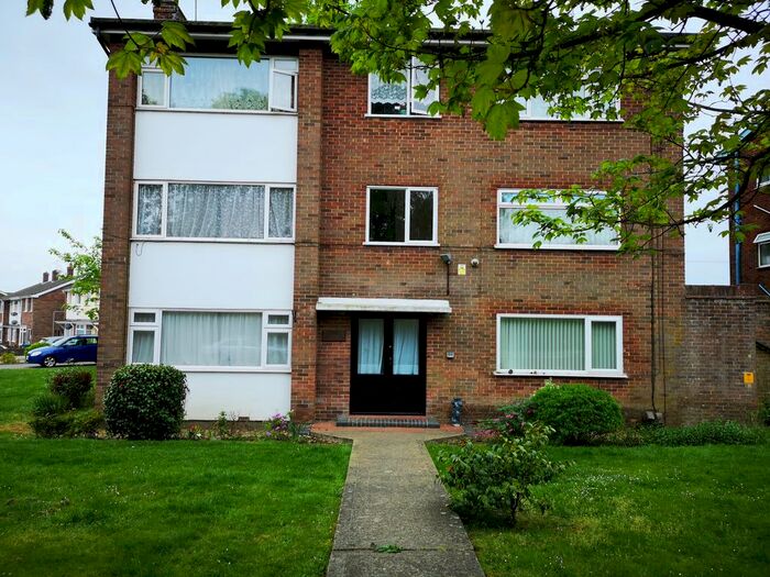 1 Bedroom Flat To Rent In Simon Court, Thornhill Park Road, SO18