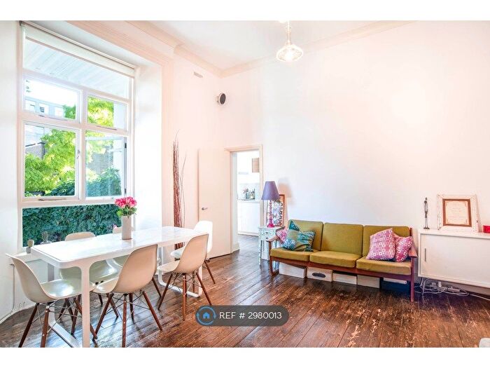 2 Bedroom Flat To Rent In King Edward's Road, London, E9