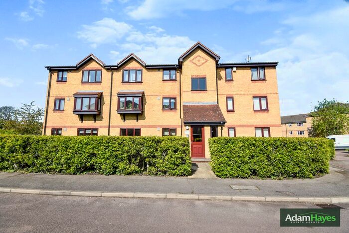 2 Bedroom Flat To Rent In Blackdown Close, East Finchley, N2