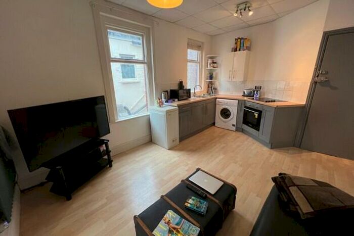 1 Bedroom Flat To Rent In Connaught Road Cardiff, CF24