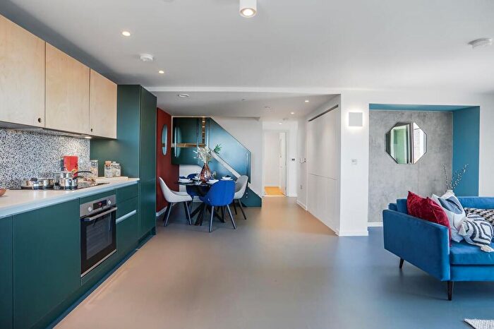 2 Bedroom Flat To Rent In Balfron Tower, St Leonards Road, London, E14