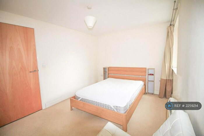 2 Bedroom Flat To Rent In Old Bridge Street, Kingston Upon Thames, KT1
