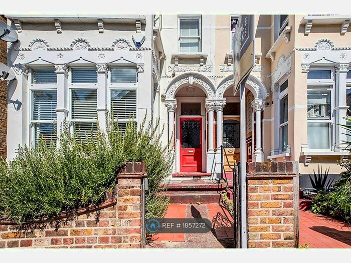 1 Bedroom Flat To Rent In Halesworth Road, Lewisham, SE13