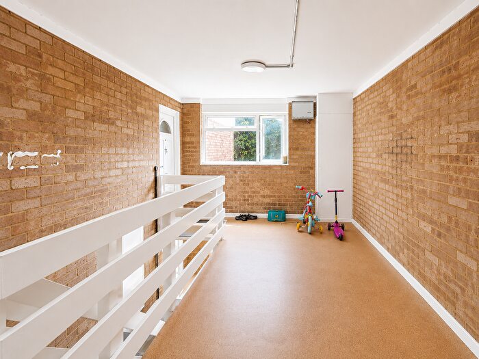 2 Bedroom Flat For Sale In Horsell, Woking, GU21