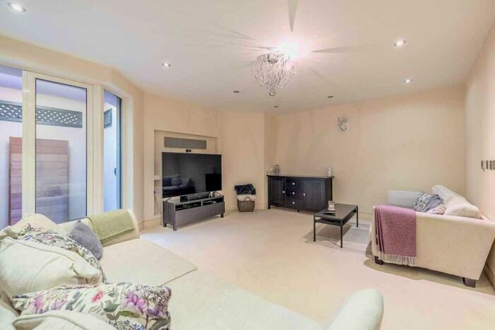 2 Bedroom Apartment To Rent In Richings Way, Richings Park, SL0