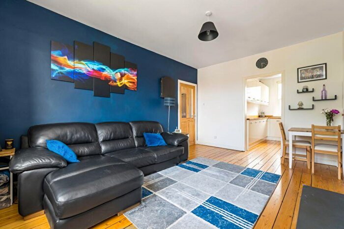 2 Bedroom Flat For Sale In Park Crescent, Bonnyrigg, EH19