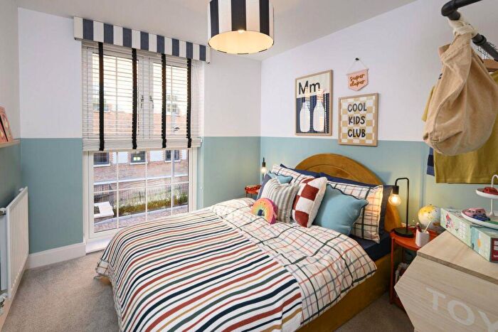 4 Bedroom House For Sale In Horlicks Quarter, Slough, SL1