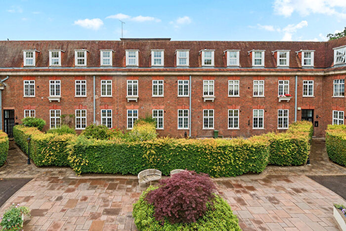3 Bedroom Flat For Sale In Tulk House, Ottershaw Park, Ottershaw, KT16