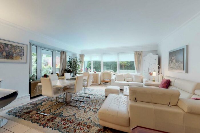 3 Bedroom Apartment For Sale In Beverly House, Park Road, London, NW8